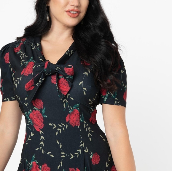 Plus Size 1950s Style Black & Red Rose Amara Swing Dress - Picture 2 of 4